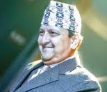 पृथ्वी जयन्तीको अवसरमा पूर्वराजा ज्ञानेन्द्र शाहले पृथ्वीनारायण शाहको शालिकमा माल्यार्पण गर्ने